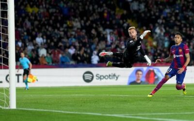 El Barça apura para mantener la Liga con vida