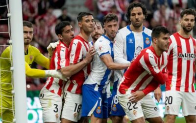 Los pericos dan el golpe en El Molinón