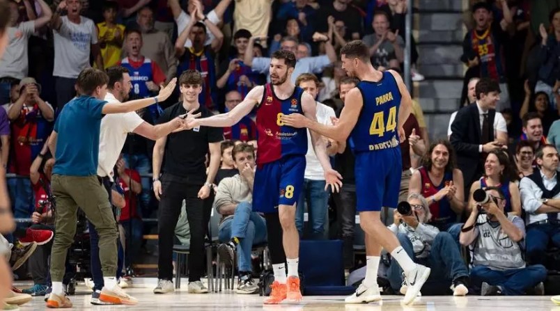 ¡Locura en el Palau! El Barça sabe sufrir para forzar el quinto partido