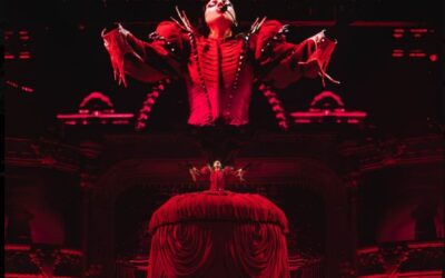 Lady Gaga, entre el ensueño y la pesadilla, impacta en el Palau Sant Jordi con su despampanante fantasía gótica