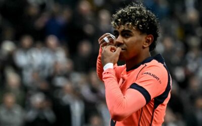 Lamine salva los muebles en Newcastle