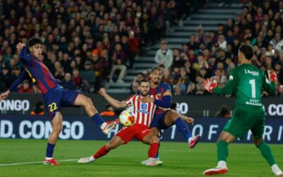 Un Barça monumental acaricia la proeza