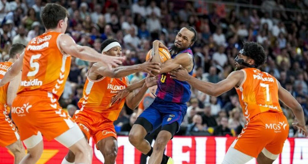 77-102: El Barça se estrella ante el Valencia y ve el futuro más negro