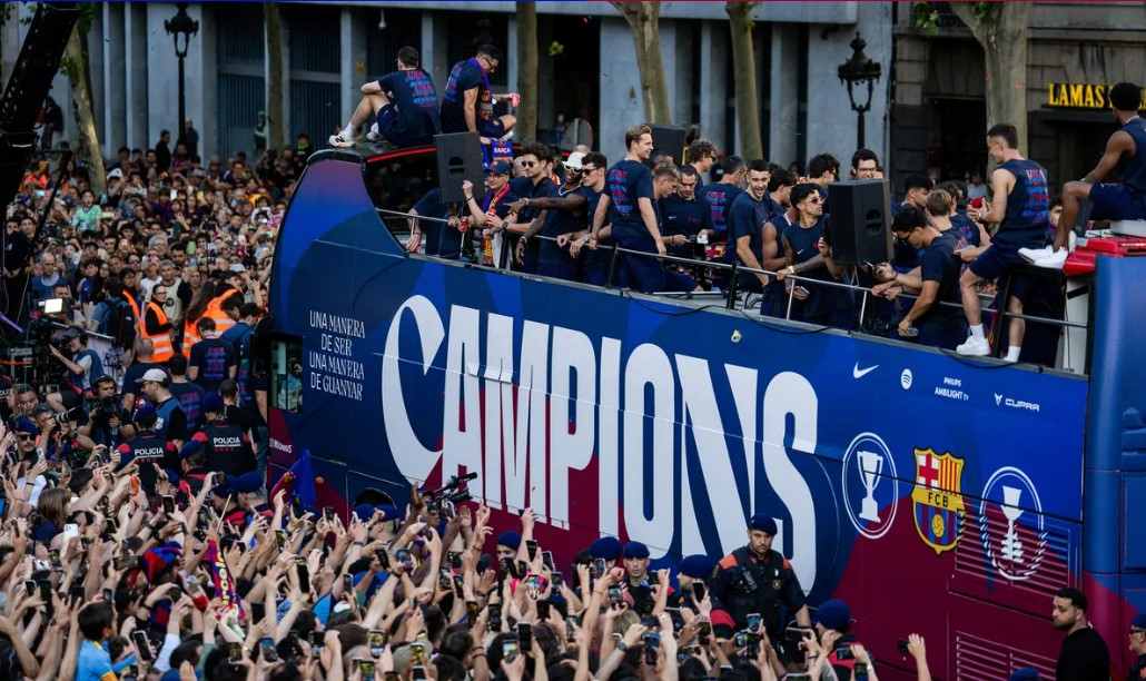 RUA BARÇA CAMPEONES LALIGA EA SPORTS 2025-26