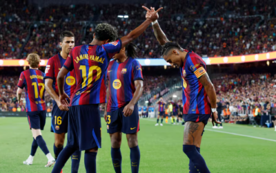Un Barça frenético golea y es líder